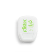 Hilo Dental Multiacción Glister, ayuda a eliminar la placa de las superficies de los dientes.